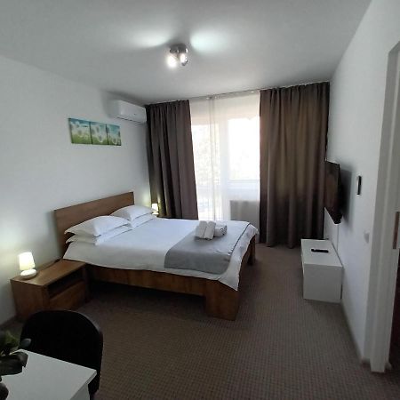 Revolution Apartment Baia Mare Buitenkant foto