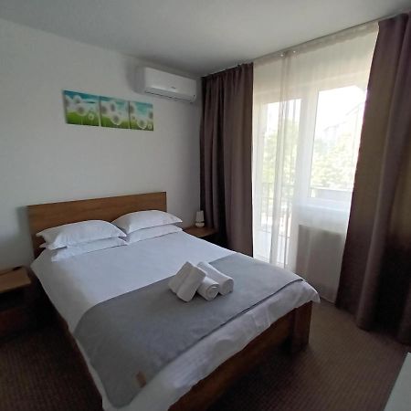 Revolution Apartment Baia Mare Buitenkant foto