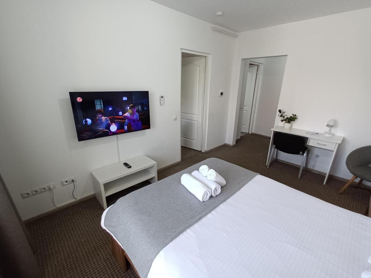 Revolution Apartment Baia Mare Buitenkant foto