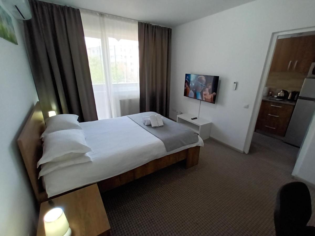 Revolution Apartment Baia Mare Buitenkant foto