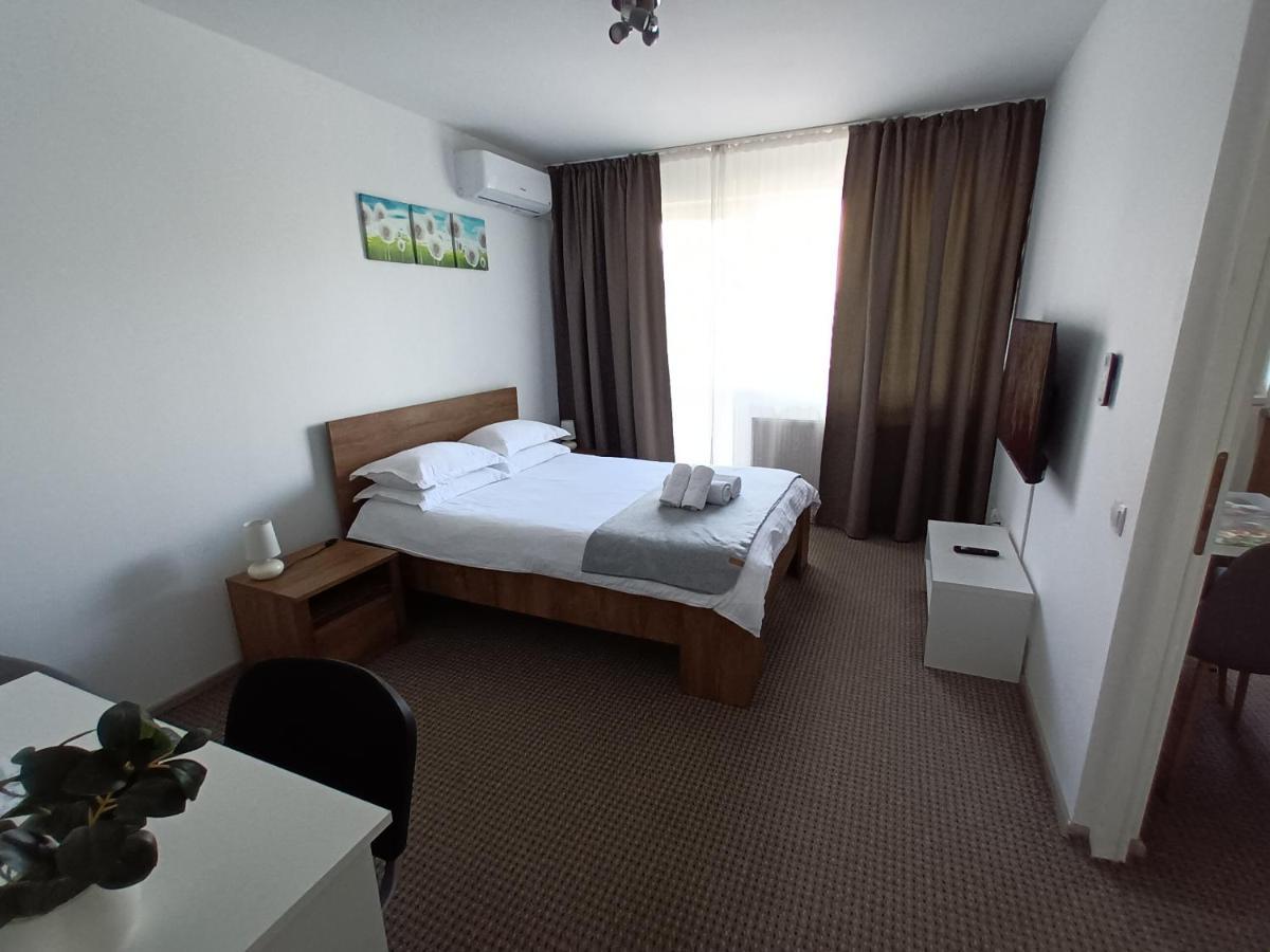 Revolution Apartment Baia Mare Buitenkant foto