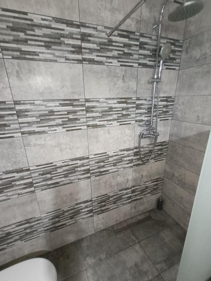 Revolution Apartment Baia Mare Buitenkant foto